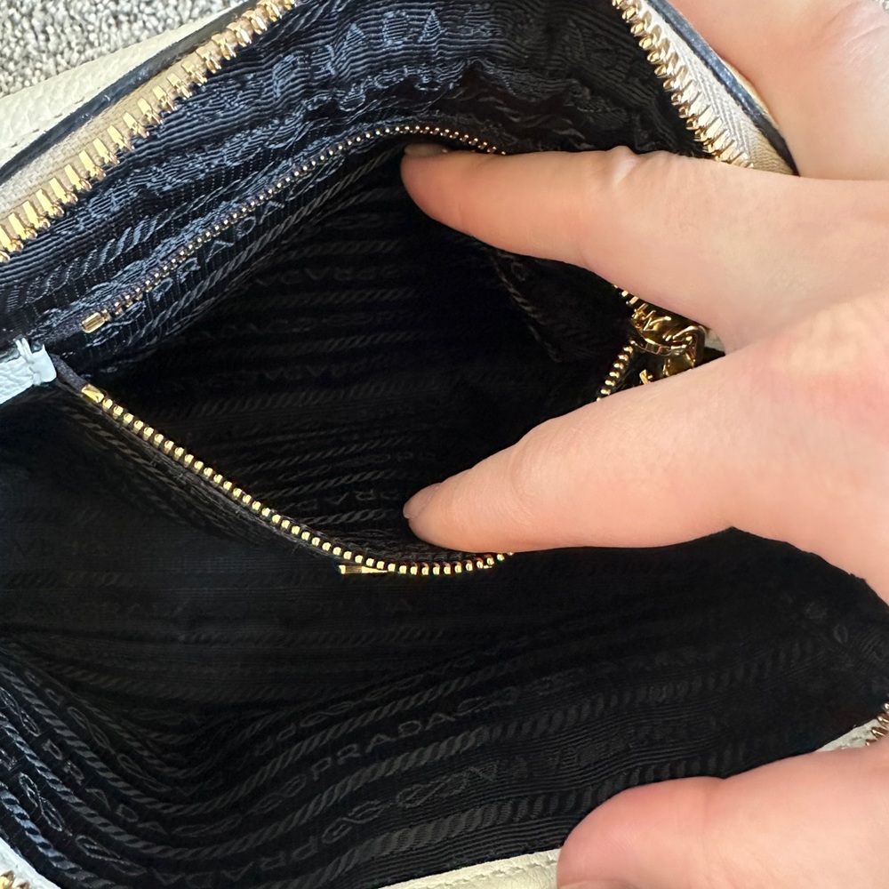 Prada leather crossbody bag - Picture 5 of 8